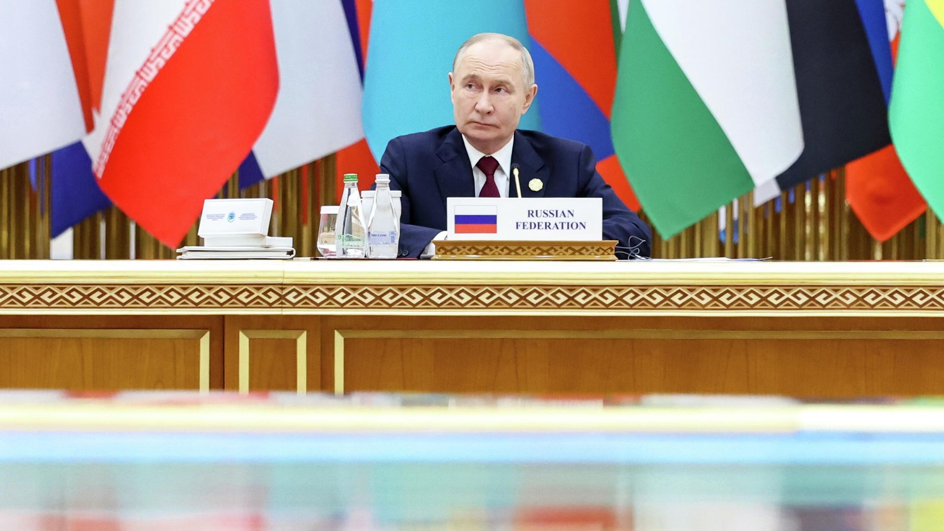 Президент России Владимир Путин на пленарном заседании международного форума на тему Мир и доверие: единство целей в интересах устойчивого будущего в Ашхабаде - РИА Новости, 1920, 12.12.2025