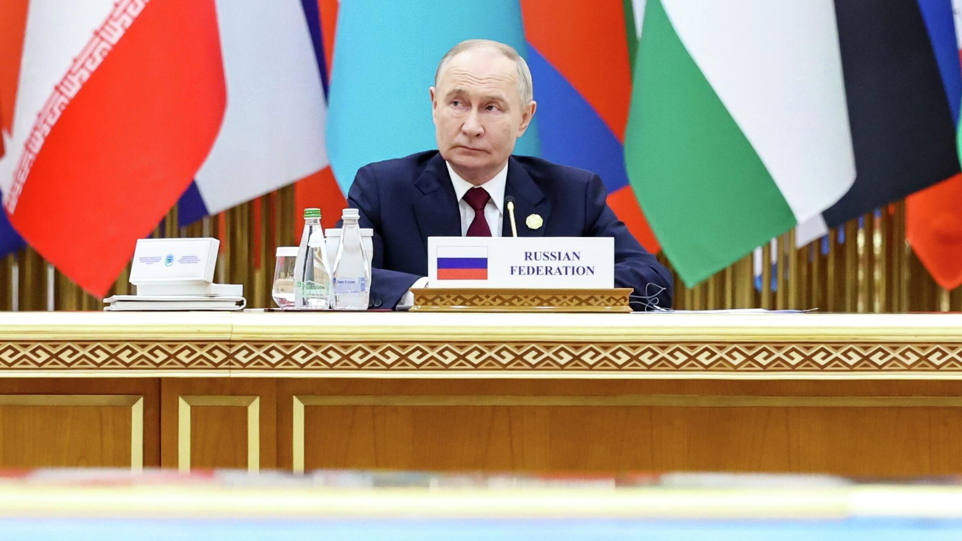 Президент России Владимир Путин на пленарном заседании международного форума на тему Мир и доверие: единство целей в интересах устойчивого будущего в Ашхабаде Президент России Владимир Путин на пленарном заседании международного форума на тему Мир и доверие: единство целей в интересах устойчивого будущего в Ашхабаде - РИА Новости, 1920, 12.12.2025