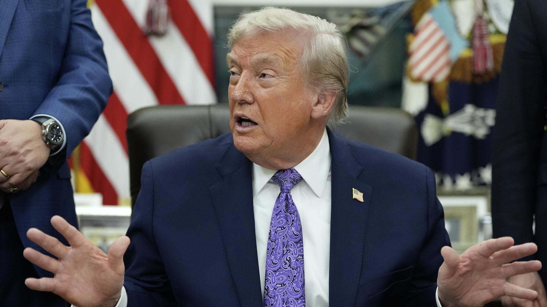 Президент США Дональд Трамп во время общения с журналистами в Белом доме Президент США Дональд Трамп во время общения с журналистами в Белом доме - РИА Новости, 1920, 15.12.2025