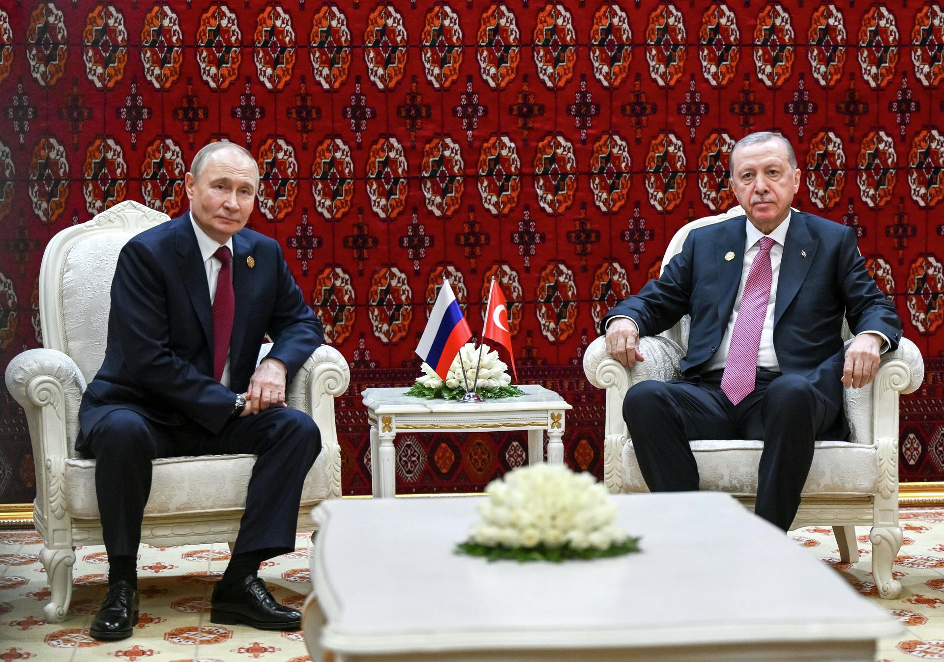 Президент РФ Владимир Путин и президент Турции Реджеп Тайип Эрдоган во время встречи в Ашхабаде Президент РФ Владимир Путин и президент Турции Реджеп Тайип Эрдоган во время встречи в Ашхабаде - РИА Новости, 1920, 12.12.2025