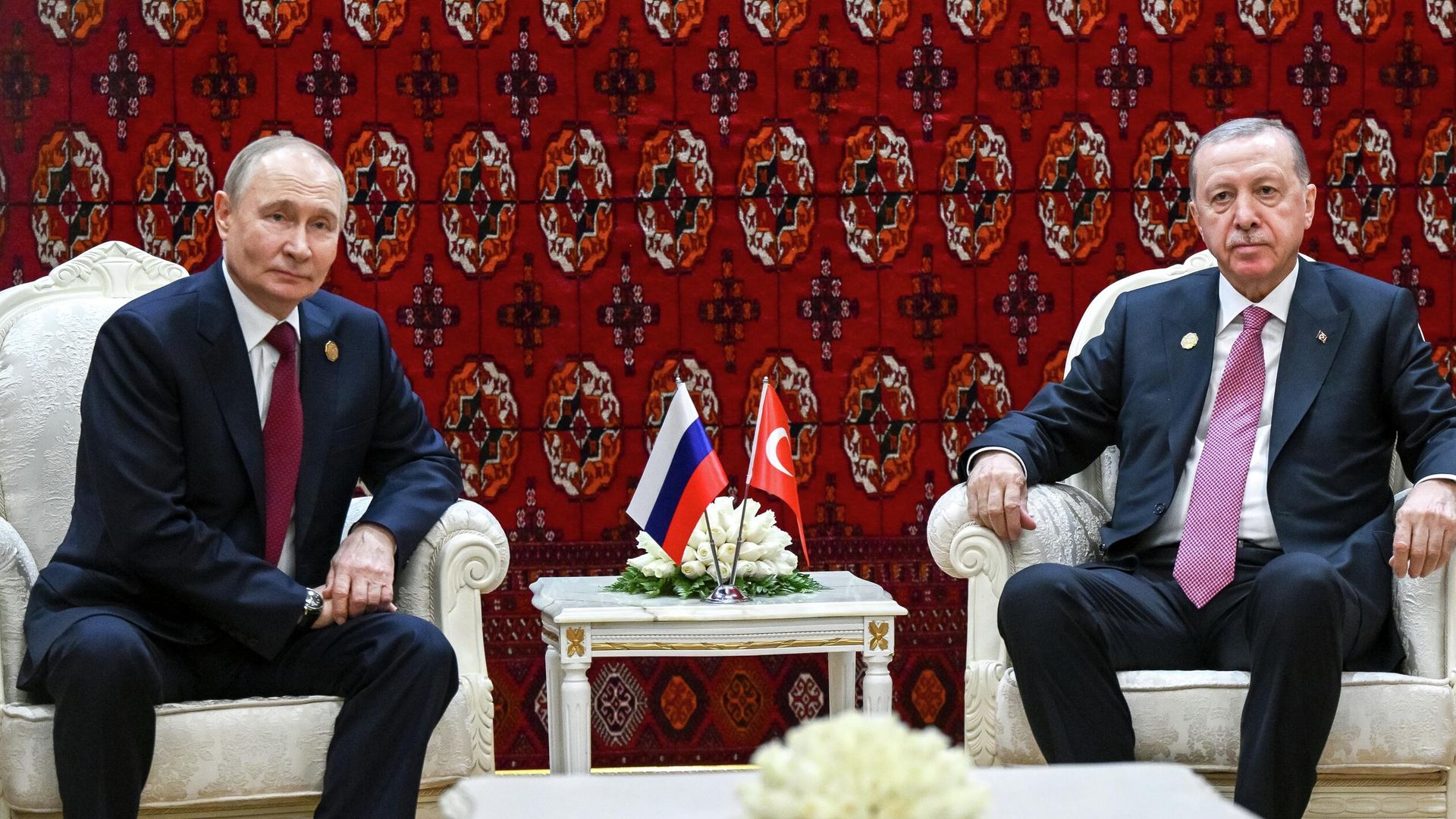 Президент РФ Владимир Путин и президент Турции Реджеп Тайип Эрдоган во время встречи в Ашхабаде - РИА Новости, 1920, 12.12.2025
