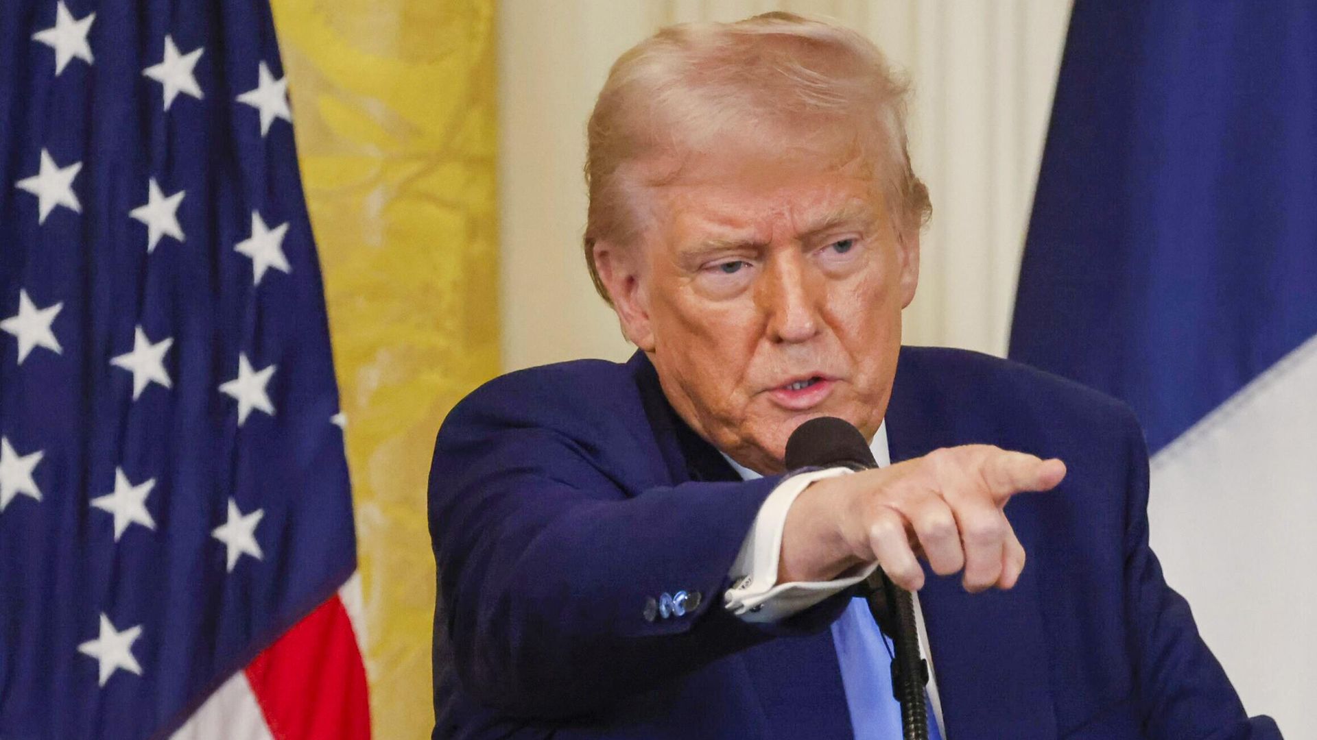 Президент США Дональд Трамп во время пресс-конференции с президентом Франции Эммануэлем Макроном Президент США Дональд Трамп во время пресс-конференции с президентом Франции Эммануэлем Макроном - РИА Новости, 1920, 27.02.2025