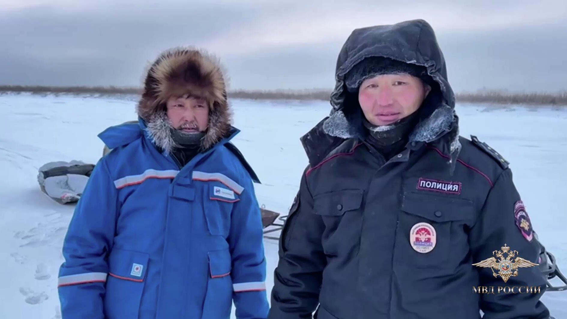 Полицейский спас подростков, заблудившихся на морозе в Якутии Полицейский спас подростков, заблудившихся на морозе в Якутии - РИА Новости, 1920, 13.12.2025