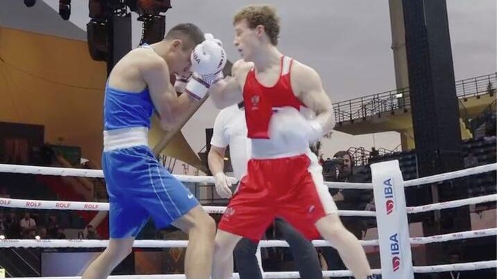 Поединок Вячеслава Рогозина и Сакена Бибосынова на чемпионате мира по боксу в Дубае Поединок Вячеслава Рогозина и Сакена Бибосынова на чемпионате мира по боксу в Дубае - РИА Новости, 1920, 13.12.2025