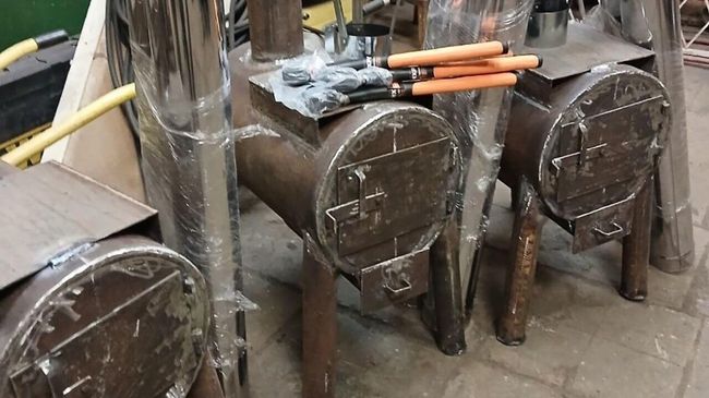 Рабочие ТК Новгородская изготовили для бойцов СВО печи-буржуйки