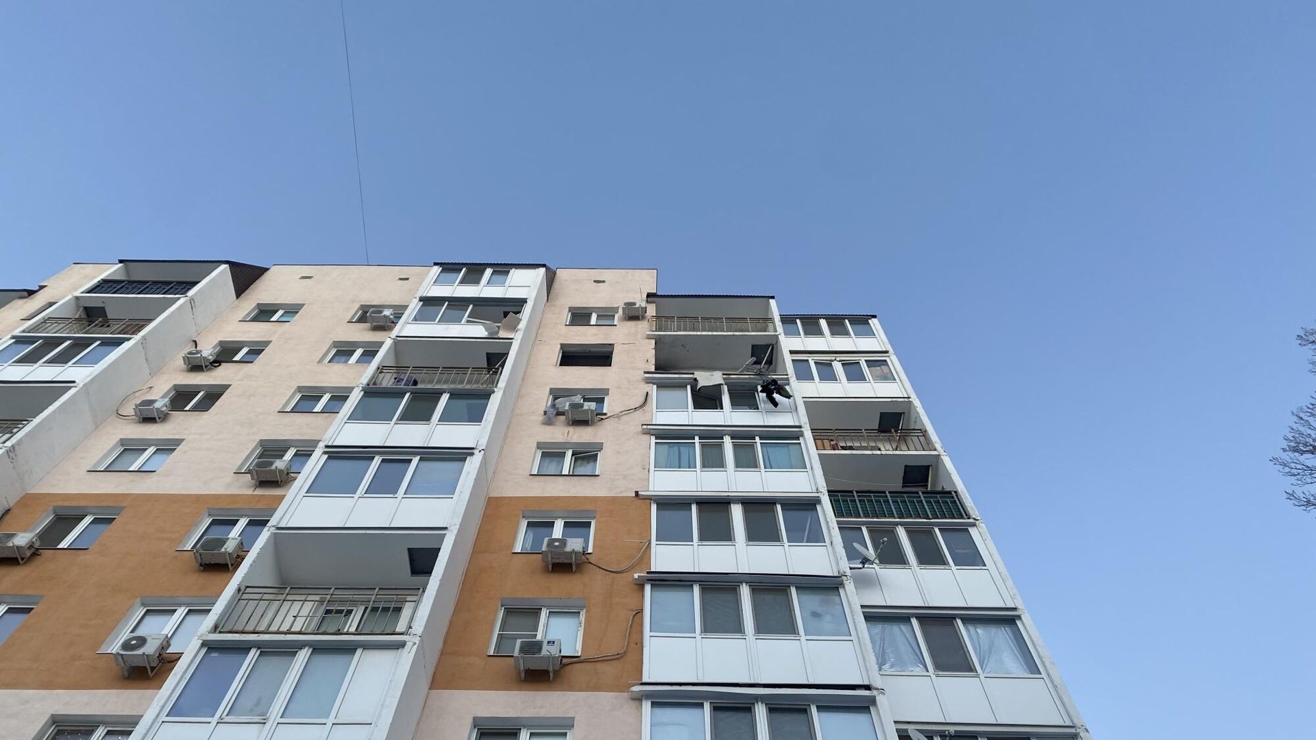 Последствия взрыва газовоздушной смеси в десятиэтажном доме на улице Ладожской в Саратове Последствия взрыва газовоздушной смеси в десятиэтажном доме на улице Ладожской в Саратове - РИА Новости, 1920, 14.12.2025