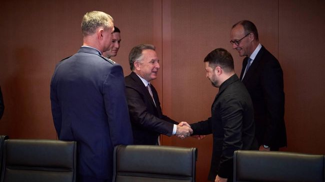 Перед началом переговоров по украинскому урегулированию при участии Стива Уиткоффа, Джареда Кушнера и Владимира Зеленского в Берлине