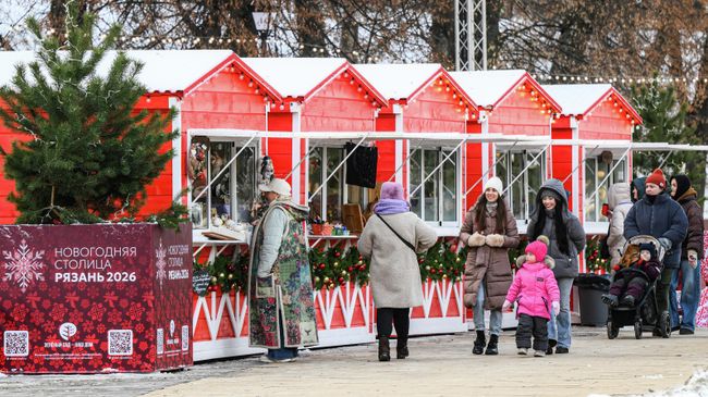 Отдыхающие на рождественской ярмарке в Рязани