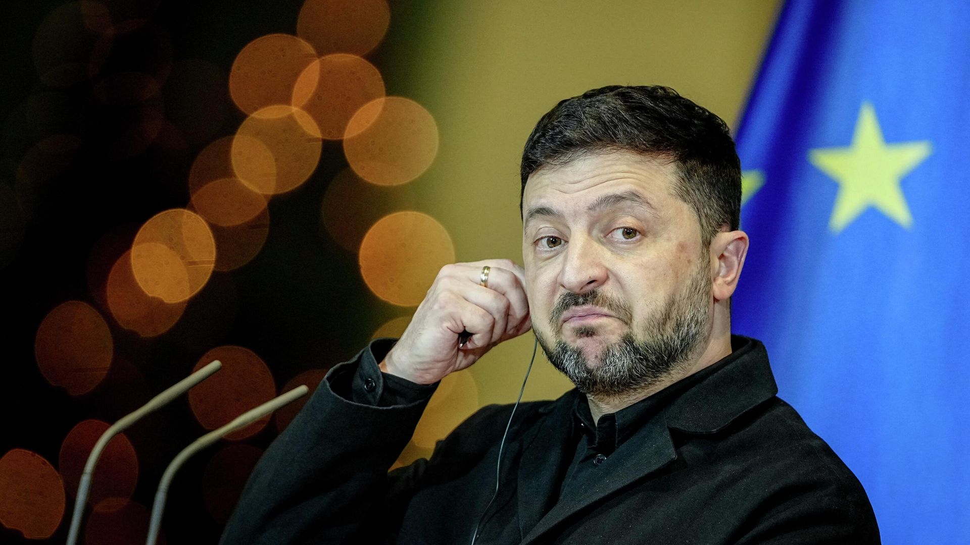 Владимир Зеленский во время пресс-конференции в Берлине, Германия Владимир Зеленский во время пресс-конференции в Берлине, Германия - РИА Новости, 1920, 16.12.2025