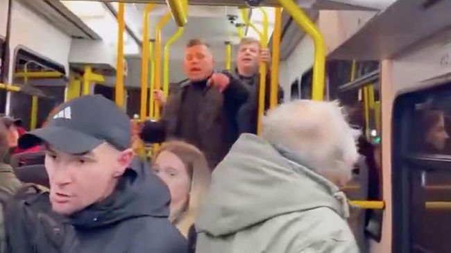 Кадр видео конфликта поляков с украинцами в Познани