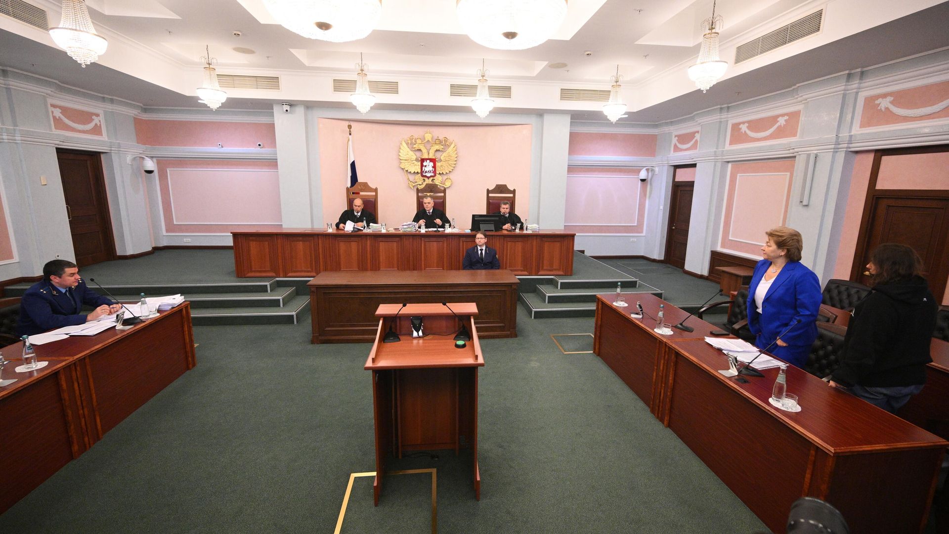 Покупательница квартиры певицы Ларисы Долиной Полина Лурье во время рассмотрения жалобы на решения судов по иску о признании недействительной сделки о продаже квартиры в Верховном суде РФ. 16 декабря 2025 Покупательница квартиры певицы Ларисы Долиной Полина Лурье во время рассмотрения жалобы на решения судов по иску о признании недействительной сделки о продаже квартиры в Верховном суде РФ. 16 декабря 2025 - РИА Новости, 1920, 16.12.2025