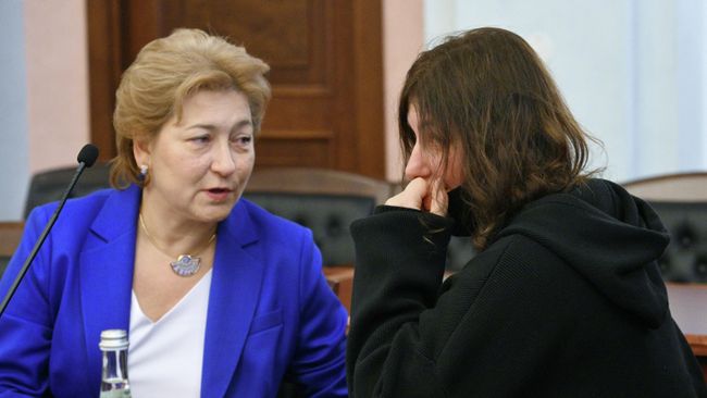 Адвокат Светлана Свириденко и покупательница квартиры певицы Ларисы Долиной Полина Лурье