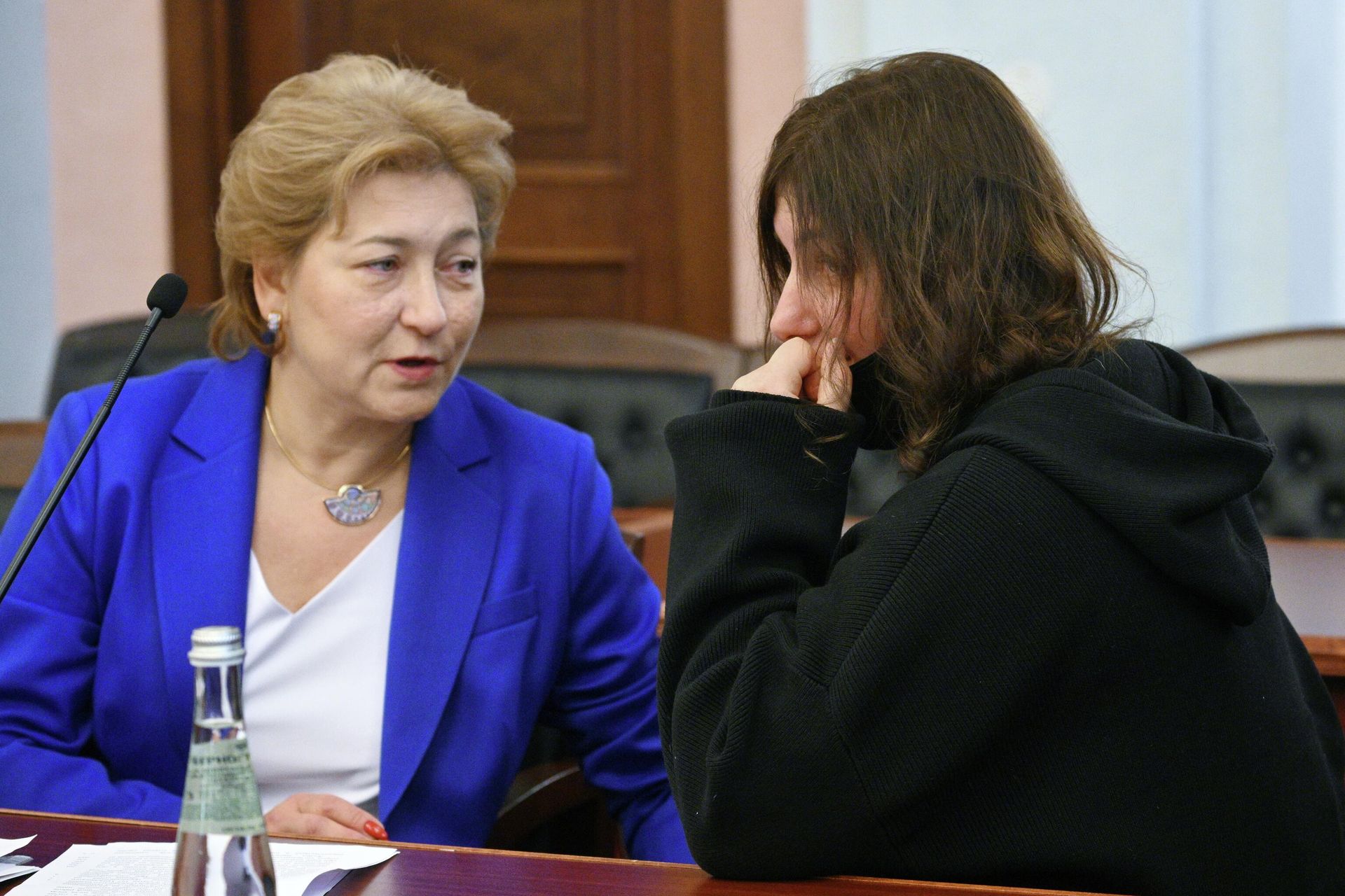 Адвокат Светлана Свириденко и покупательница квартиры певицы Ларисы Долиной Полина Лурье во время рассмотрения жалобы на решения судов по иску о признании недействительной сделки о продаже квартиры в Верховном суде России Адвокат Светлана Свириденко и покупательница квартиры певицы Ларисы Долиной Полина Лурье во время рассмотрения жалобы на решения судов по иску о признании недействительной сделки о продаже квартиры в Верховном суде России - РИА Новости, 1920, 25.12.2025