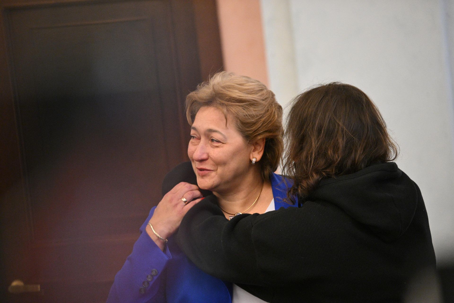 Адвокат Светлана Свириденко и покупательница квартиры певицы Ларисы Долиной Полина Лурье во время рассмотрения жалобы на решения судов по иску о признании недействительной сделки о продаже квартиры в Верховном суде России - РИА Новости, 1920, 16.12.2025