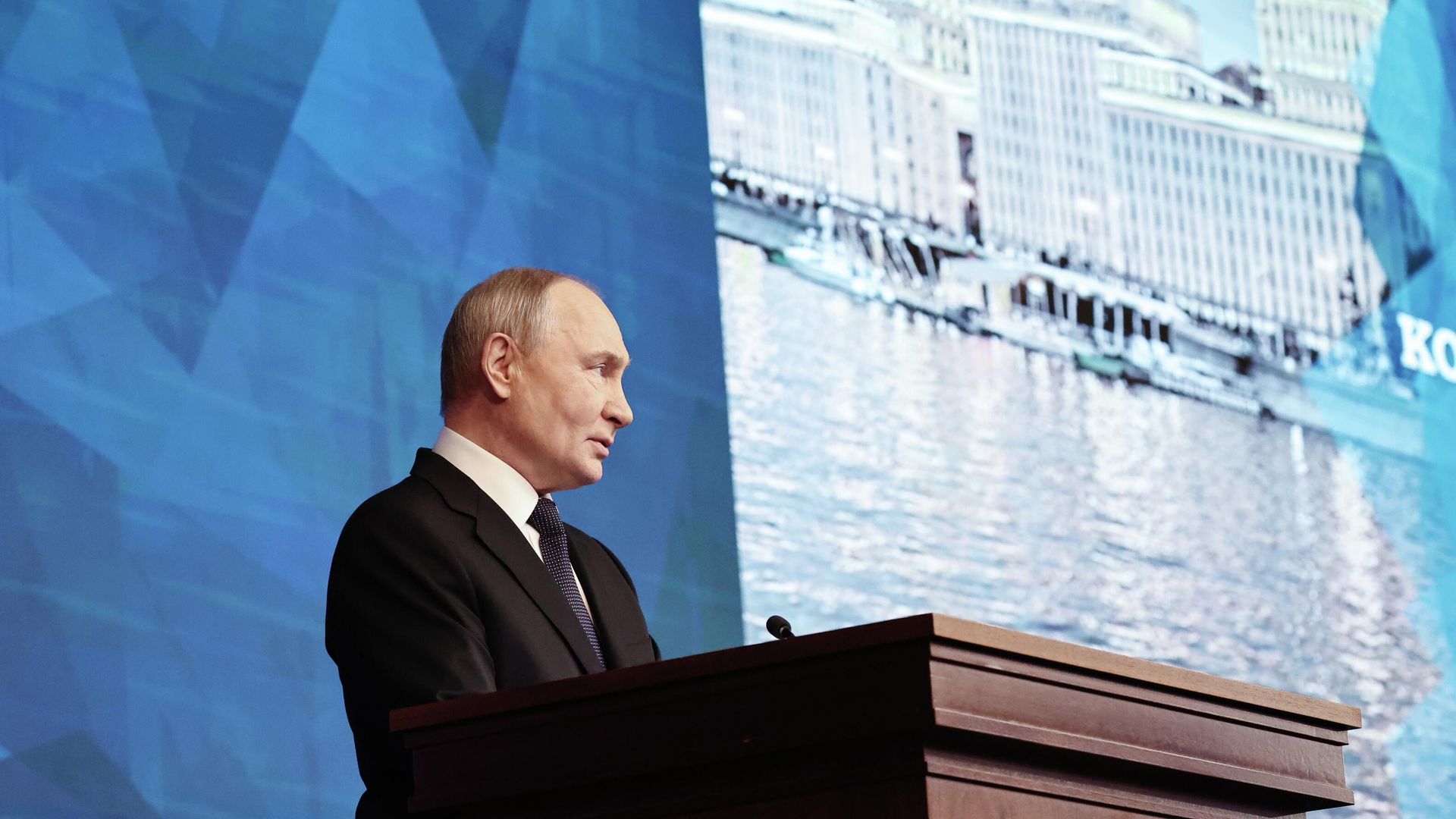 Президент РФ Владимир Путин выступает на расширенном заседании коллегии Министерства обороны РФ - РИА Новости, 1920, 17.12.2025