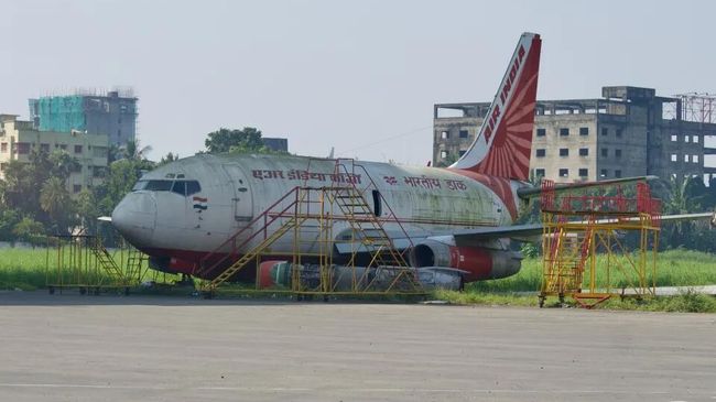 Самолет Boeing 737-200 авиакомпании Air India, потерянный в аэропорту Калькутты