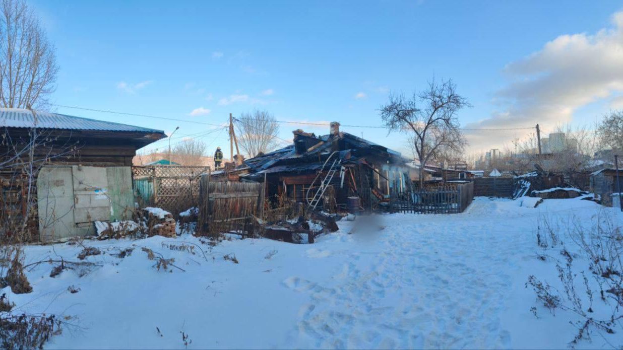 Последствия пожара в цветочной лавке в Красноярске Последствия пожара в цветочной лавке в Красноярске - РИА Новости, 1920, 18.12.2025