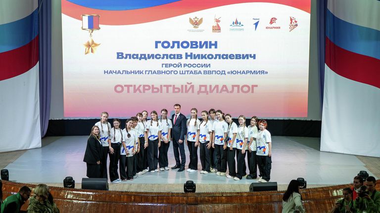 Орлята на открытом диалоге с Героем России, начальником главного штаба ВВПОД Юнармия Владиславом Головиным Орлята на открытом диалоге с Героем России, начальником главного штаба ВВПОД Юнармия Владиславом Головиным