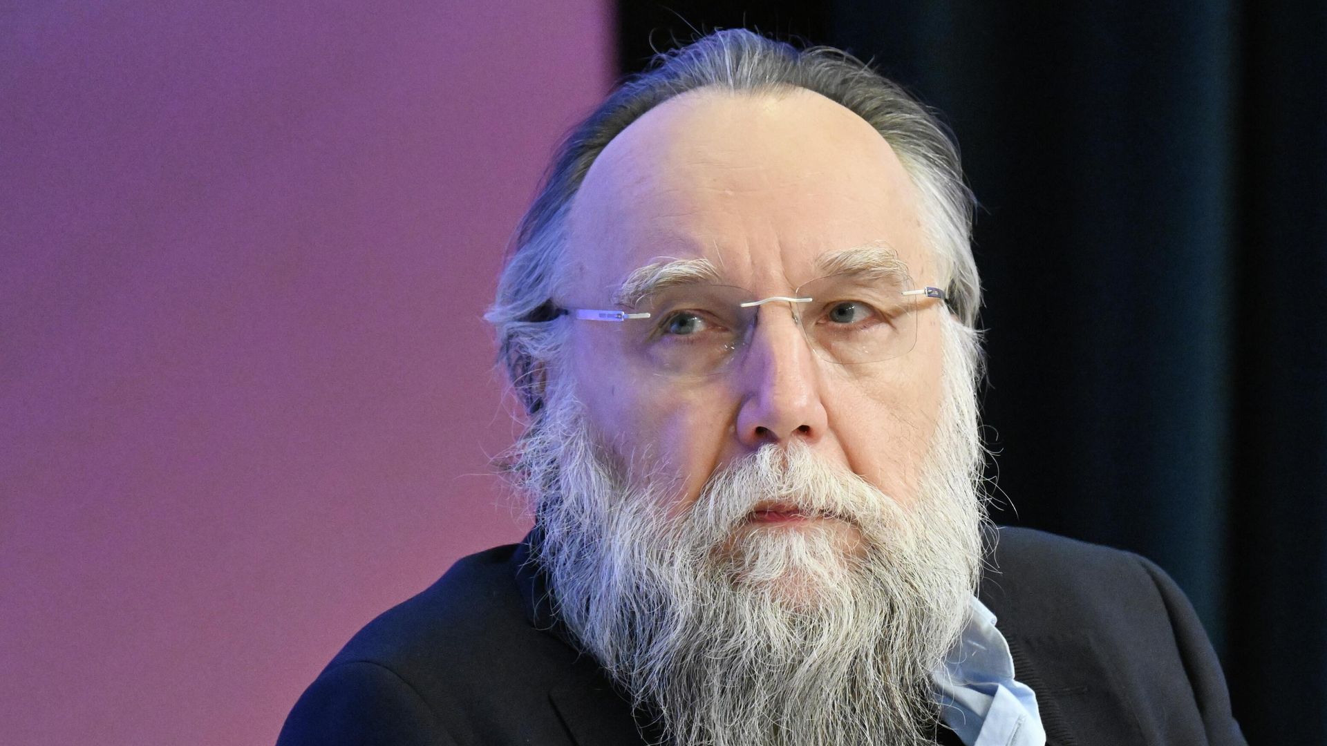 Философ Александр Дугин в Международном мультимедийном пресс-центре медиагруппы Россия сегодня на панельной дискуссии Как остановить украинский неонацизм. 18 декабря 2025 Философ Александр Дугин в Международном мультимедийном пресс-центре медиагруппы Россия сегодня на панельной дискуссии Как остановить украинский неонацизм. 18 декабря 2025 - РИА Новости, 1920, 18.12.2025