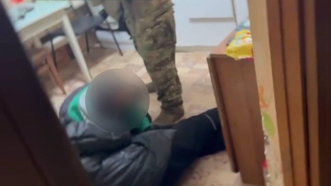 Сотрудник полиции в Чувашии подозревается в вымогательстве 500 тысяч рублей у участника СВО - РИА Новости, 1920, 18.12.2025