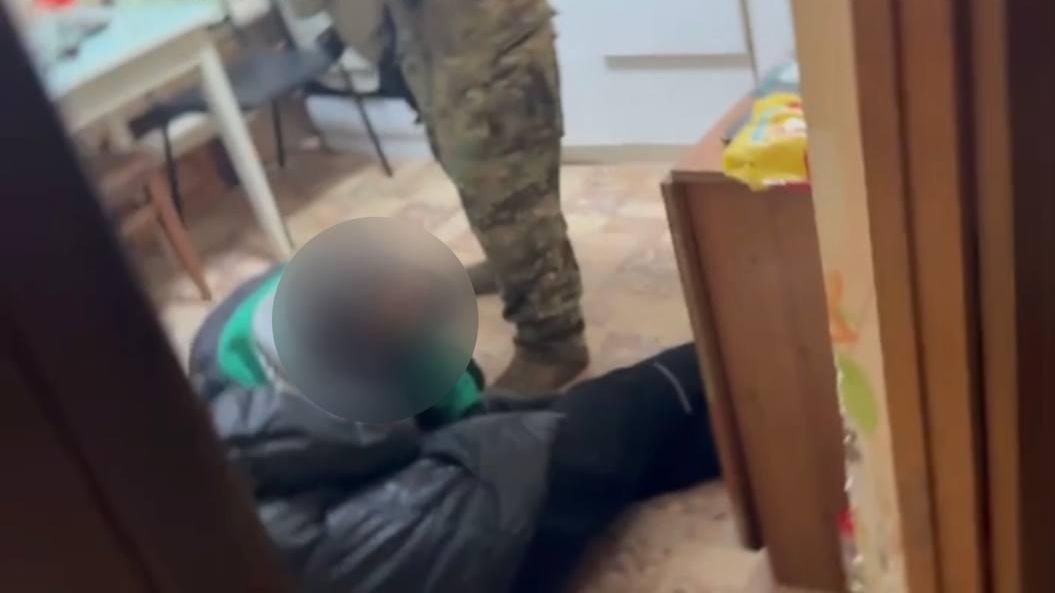Сотрудник полиции в Чувашии подозревается в вымогательстве 500 тысяч рублей у участника СВО - РИА Новости, 1920, 18.12.2025