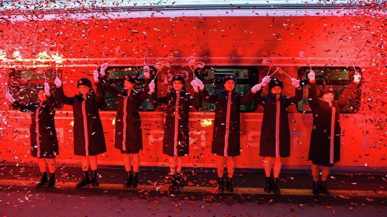 Презентация обновленного фирменного поезда Красная стрела с новыми купейными вагонами на Московском вокзале Санкт-Петербурга Презентация обновленного фирменного поезда Красная стрела с новыми купейными вагонами на Московском вокзале Санкт-Петербурга