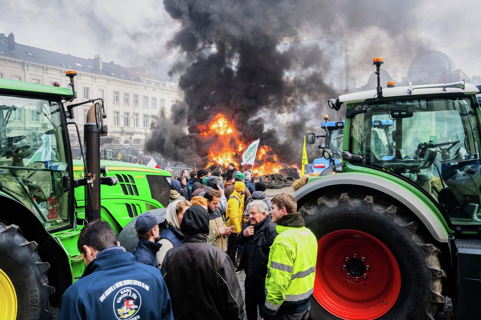 Акция протеста фермеров во время проведения саммита ЕС в Брюсселе Акция протеста фермеров во время проведения саммита ЕС в Брюсселе - РИА Новости, 1920, 23.12.2025