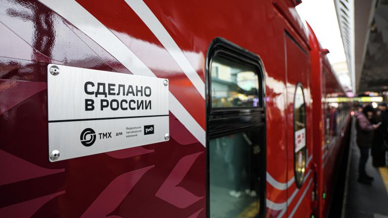 Презентация обновленного фирменного поезда Красная стрела с новыми купейными вагонами на Московском вокзале Санкт-Петербурга Презентация обновленного фирменного поезда Красная стрела с новыми купейными вагонами на Московском вокзале Санкт-Петербурга