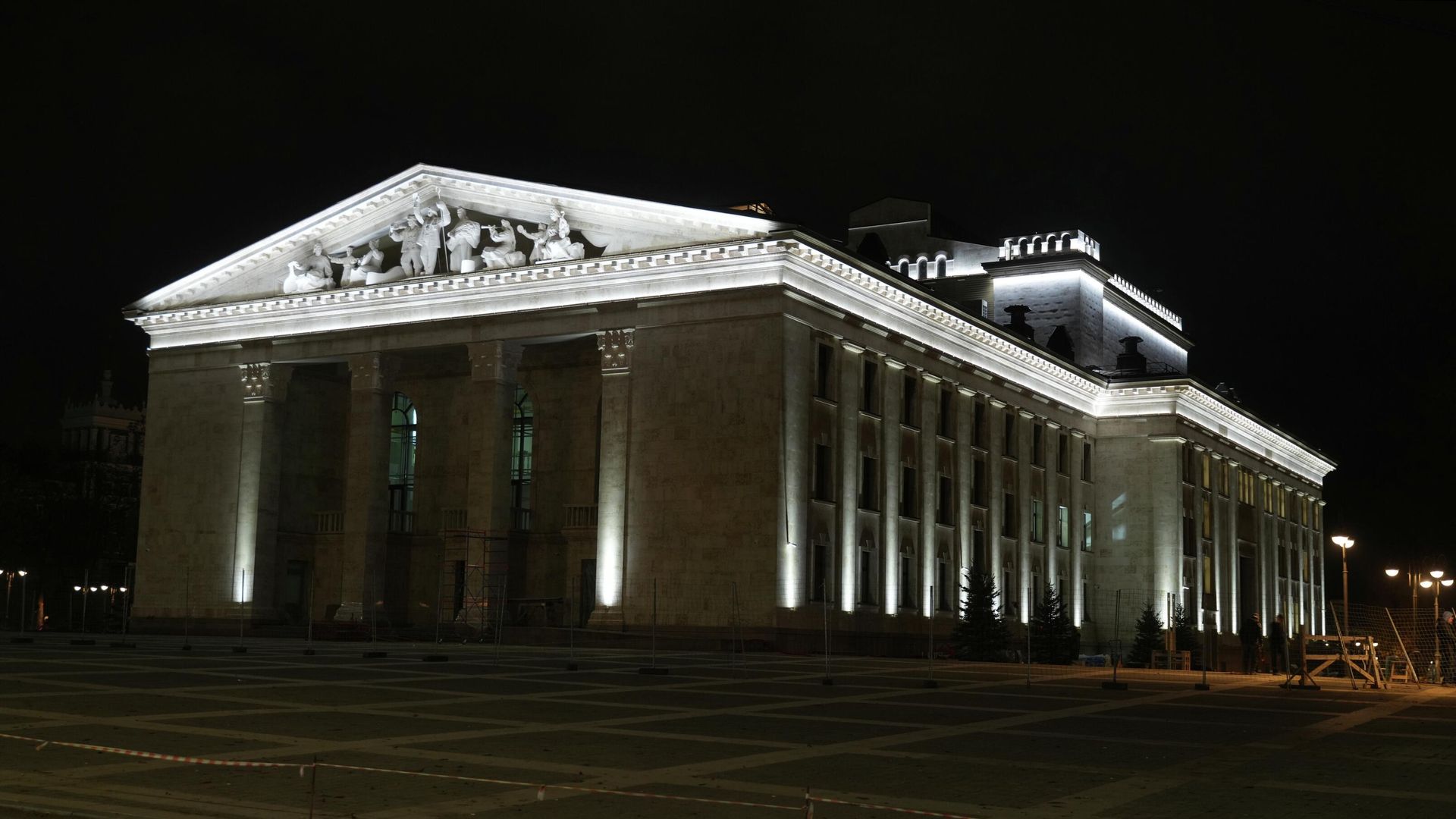 Восстановленное здание драматического театра в Мариуполе Восстановленное здание драматического театра в Мариуполе - РИА Новости, 1920, 19.12.2025