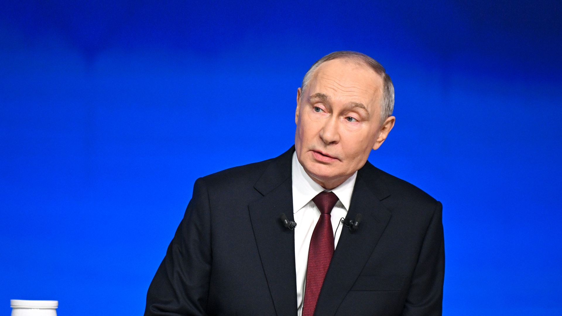 Президент РФ Владимир Путин отвечает на вопросы во время специальной программы Итоги года Президент РФ Владимир Путин отвечает на вопросы во время специальной программы Итоги года - РИА Новости, 1920, 19.12.2025