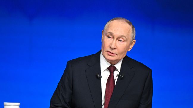 Президент РФ Владимир Путин отвечает на вопросы во время специальной программы Итоги года