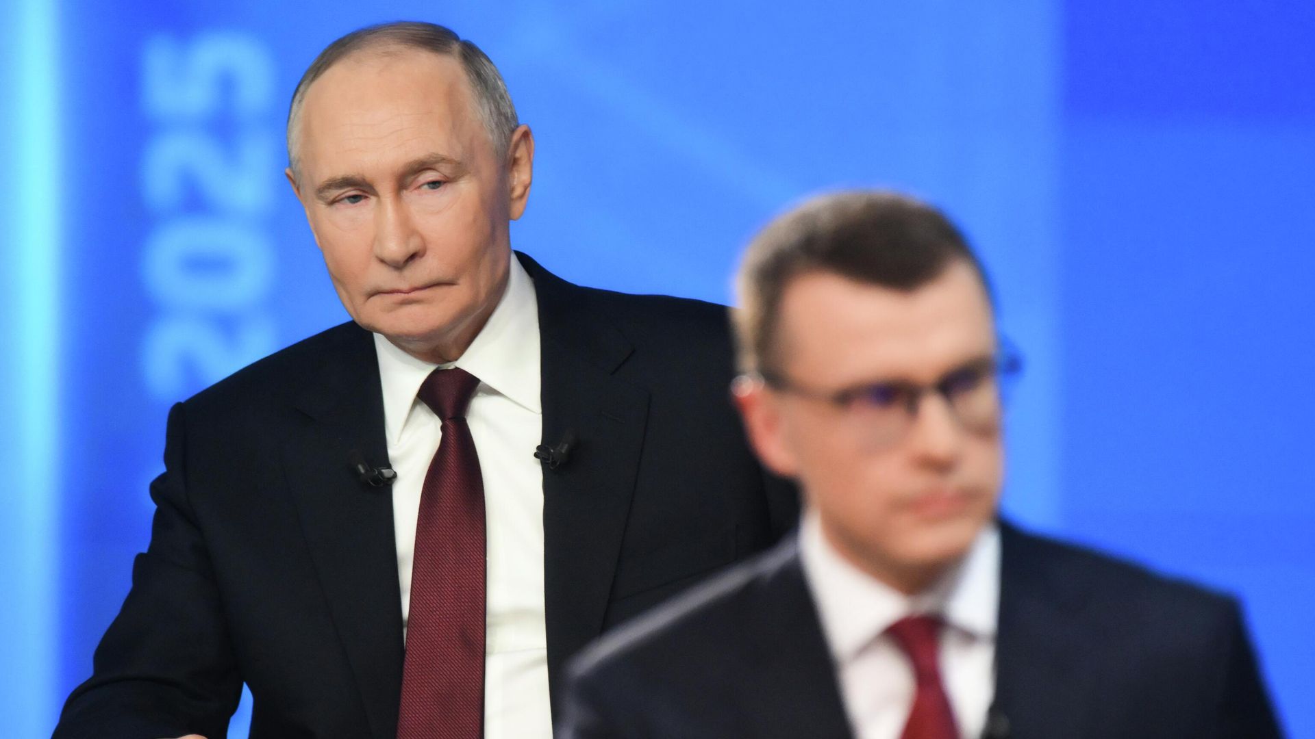 Президент РФ Владимир Путин отвечает на вопросы во время специальной программы Итоги года в Москве Президент РФ Владимир Путин отвечает на вопросы во время специальной программы Итоги года в Москве - РИА Новости, 1920, 19.12.2025