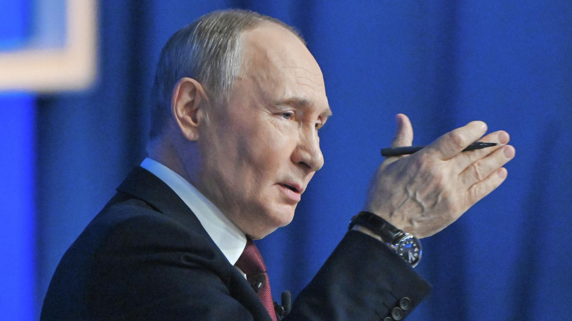 Президент России Владимир Путин отвечает на вопросы во время специальной программы Итоги года в Москве Президент России Владимир Путин отвечает на вопросы во время специальной программы Итоги года в Москве - РИА Новости, 1920, 19.12.2025