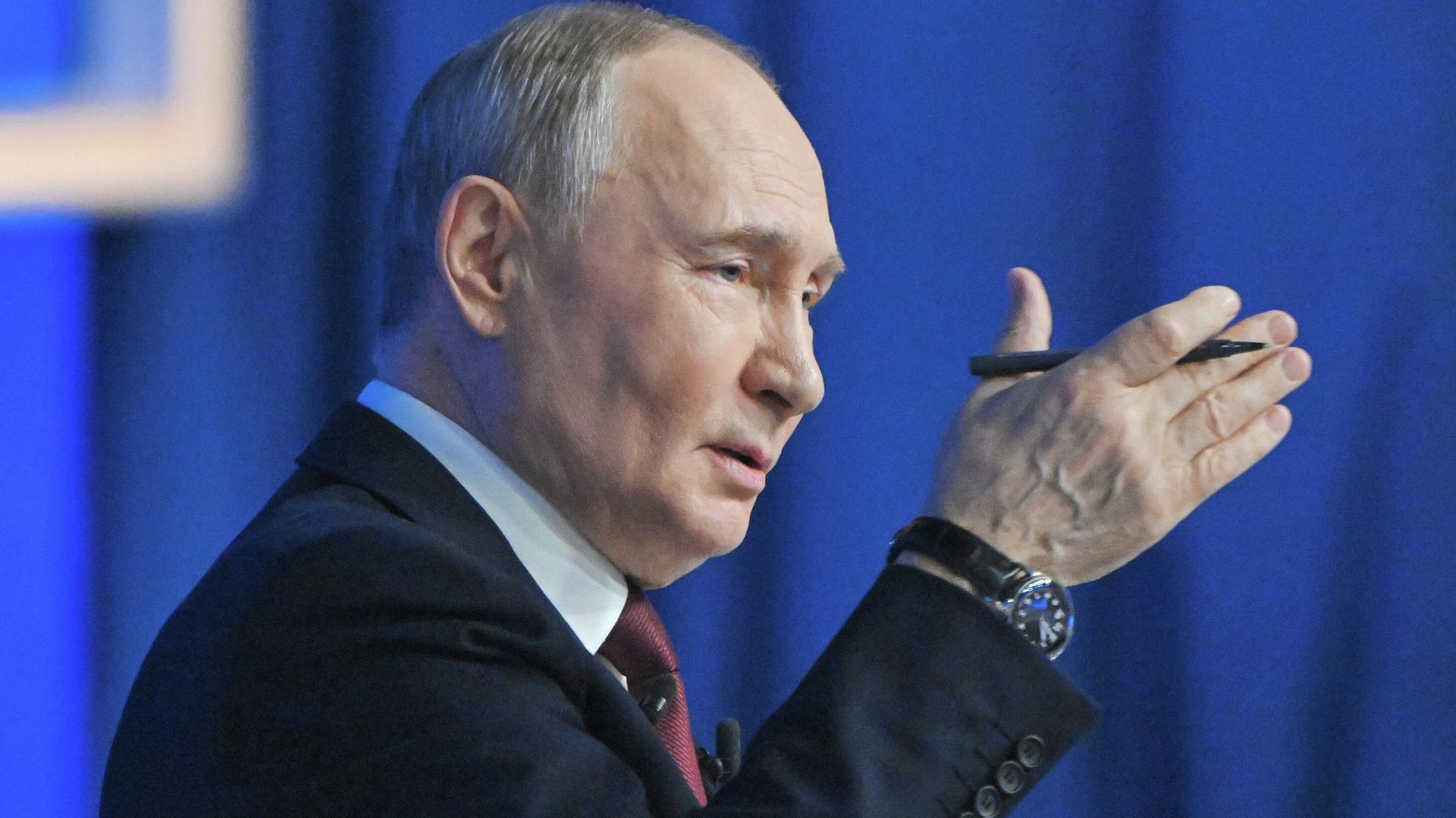 Президент России Владимир Путин отвечает на вопросы во время специальной программы Итоги года в Москве Президент России Владимир Путин отвечает на вопросы во время специальной программы Итоги года в Москве - РИА Новости, 1920, 19.12.2025