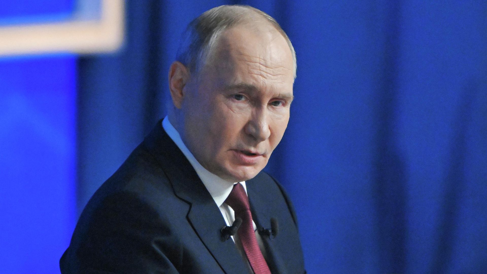 Президент РФ Владимир Путин отвечает на вопросы во время специальной программы Итоги года в Москве Президент РФ Владимир Путин отвечает на вопросы во время специальной программы Итоги года в Москве - РИА Новости, 1920, 19.12.2025