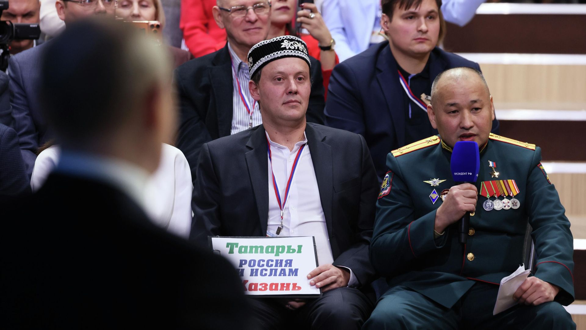 Командир штурмовой роты, Герой России старший лейтенант Наран Очир-Горяев во время специальной программы Итоги года с Владимиром Путиным в Москве Командир штурмовой роты, Герой России старший лейтенант Наран Очир-Горяев во время специальной программы Итоги года с Владимиром Путиным в Москве - РИА Новости, 1920, 21.12.2025