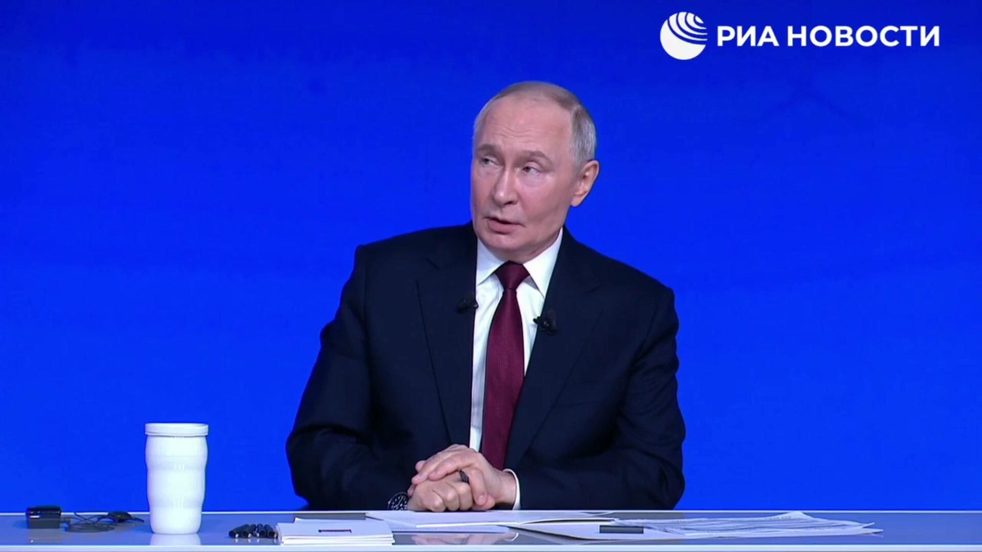 Путин: рыбы на столе россиян не хватает, страна пока не дотягивается до норм в этой части Путин: рыбы на столе россиян не хватает, страна пока не дотягивается до норм в этой части - РИА Новости, 1920, 19.12.2025