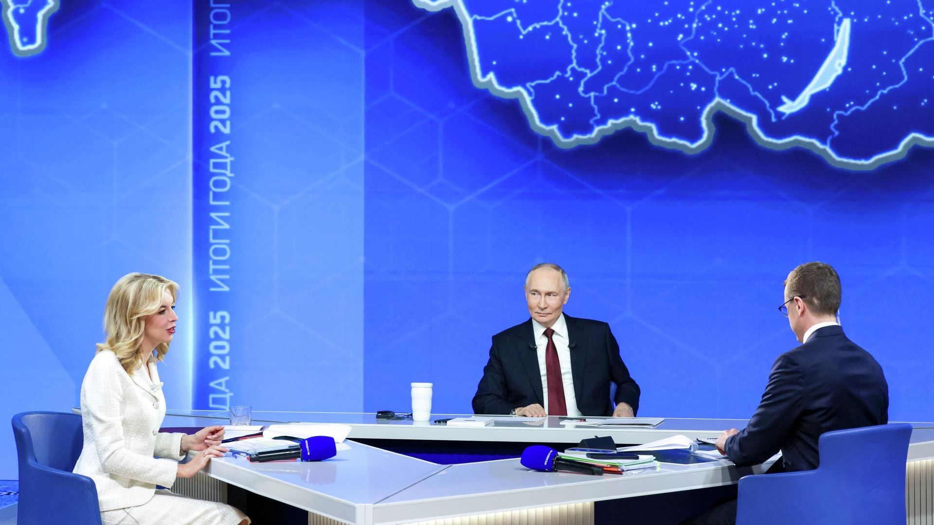 Президент Владимир Путин отвечает на вопросы во время специальной программы Итоги года Президент Владимир Путин отвечает на вопросы во время специальной программы Итоги года - РИА Новости, 1920, 19.12.2025