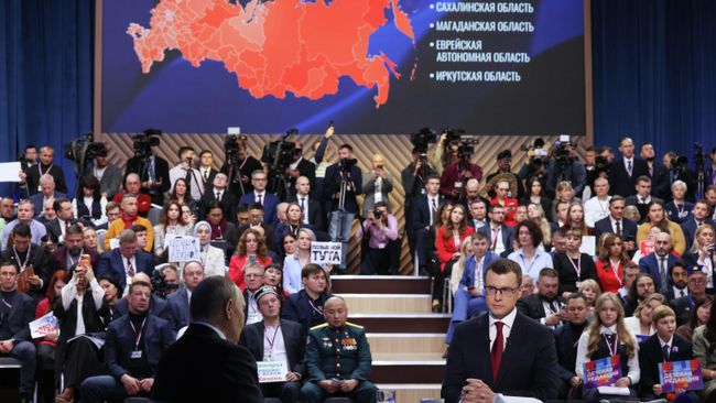 Президент России Владимир Путин отвечает на вопросы во время специальной программы Итоги года в Москве Президент России Владимир Путин отвечает на вопросы во время специальной программы Итоги года в Москве