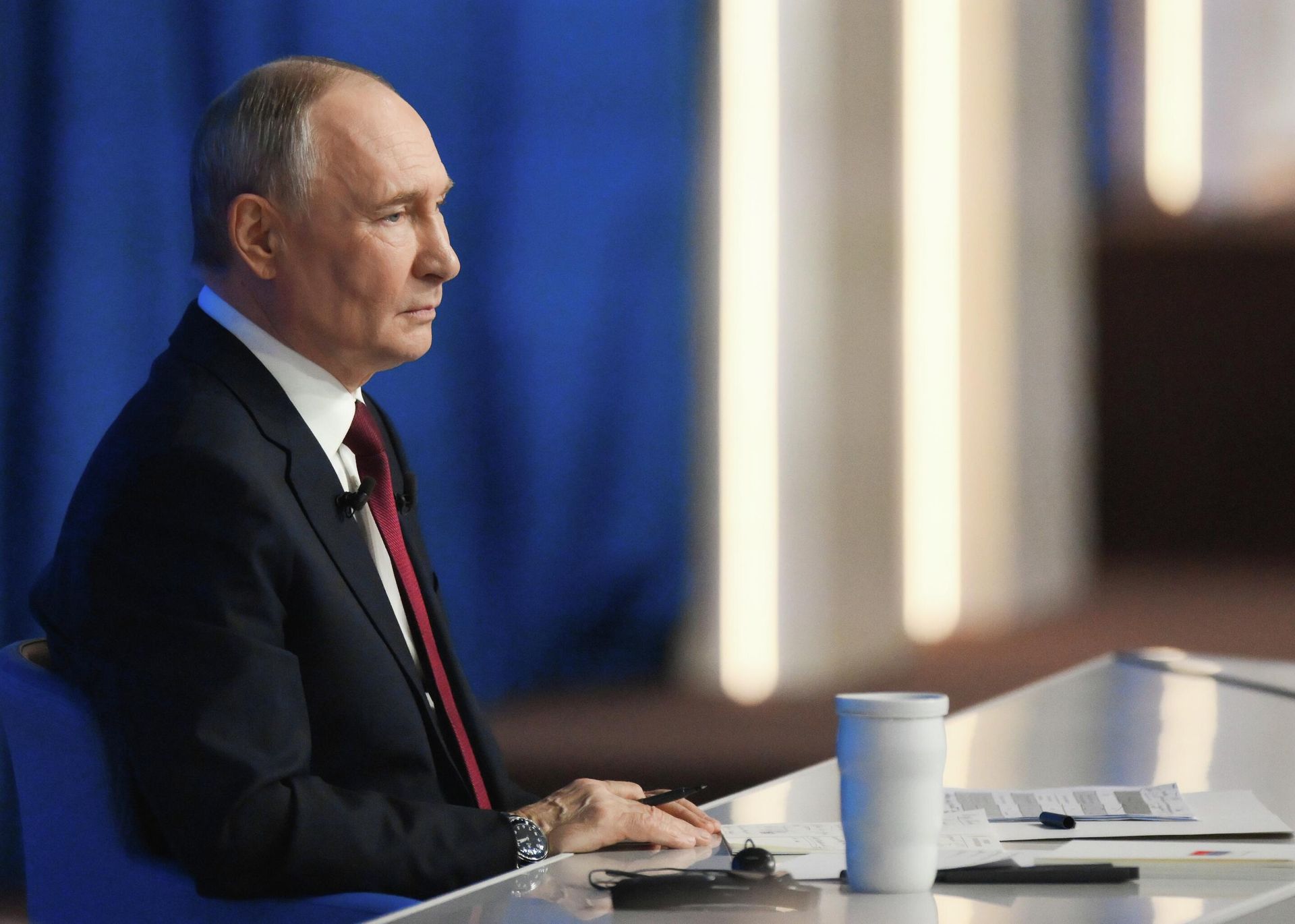 Президент России Владимир Путин отвечает на вопросы во время специальной программы Итоги года в Москве - РИА Новости, 1920, 16.01.2026