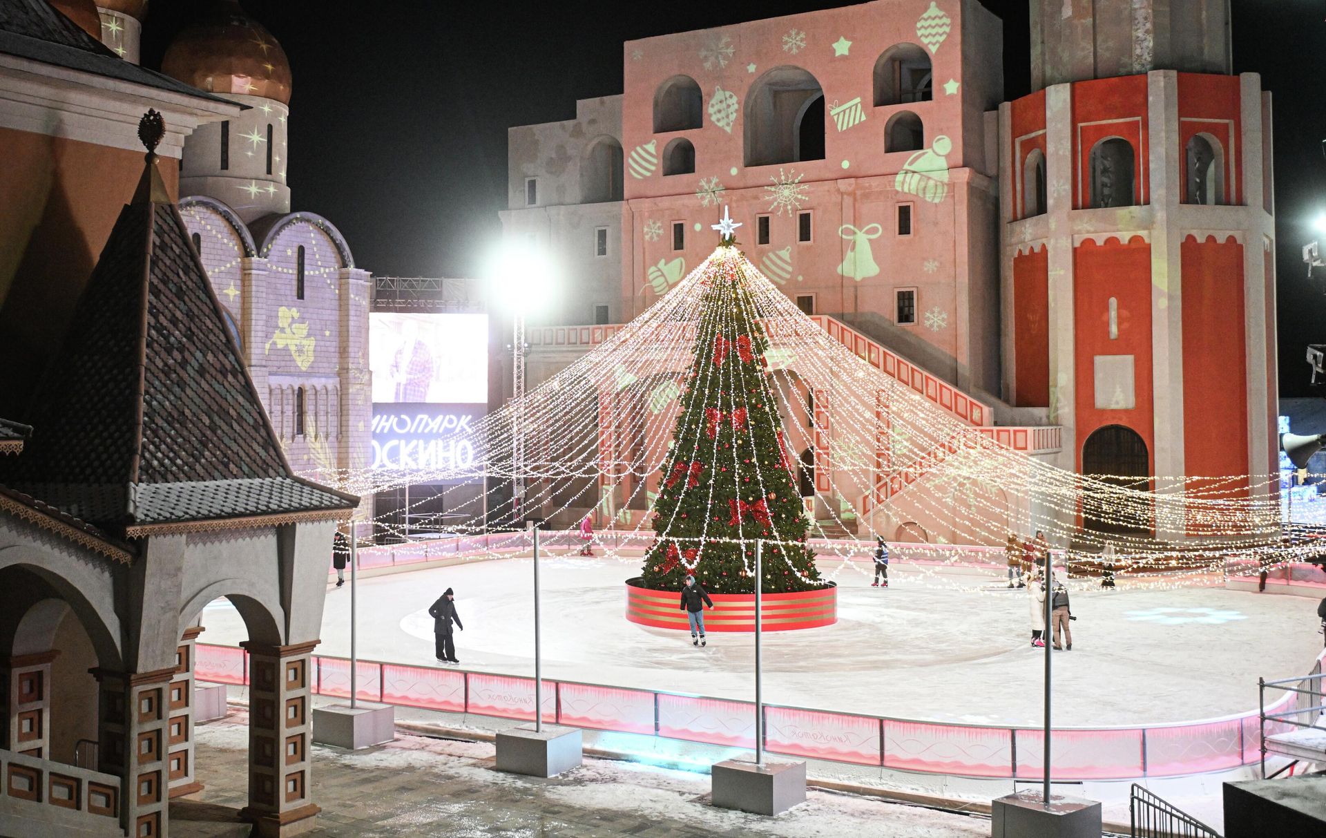 Открытие катка в кинопарке Москино Открытие катка в кинопарке Москино - РИА Новости, 1920, 21.12.2025