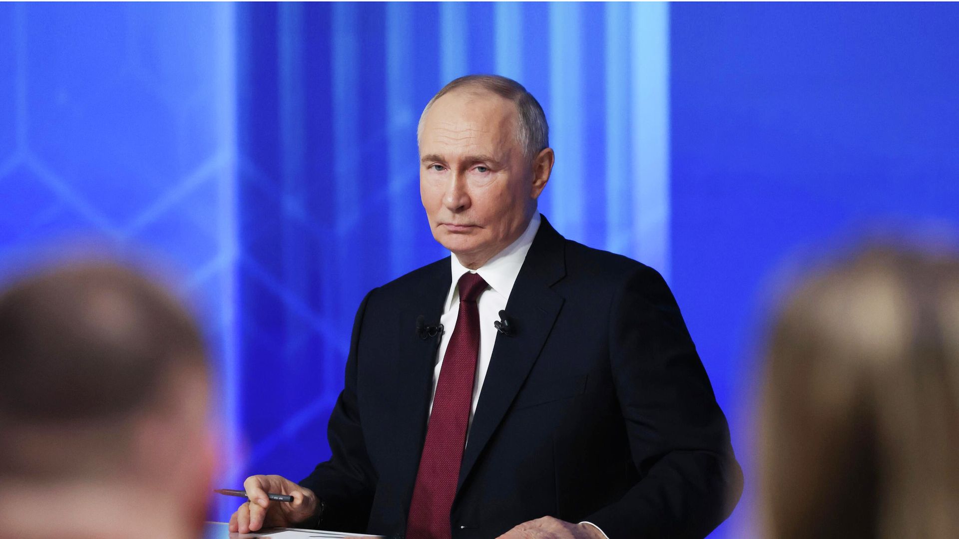 Президент Владимир Путин отвечает на вопросы во время специальной программы Итоги года в Москве - РИА Новости, 1920, 20.12.2025