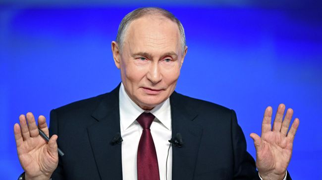 Президент РФ Владимир Путин отвечает на вопросы во время специальной программы Итоги года