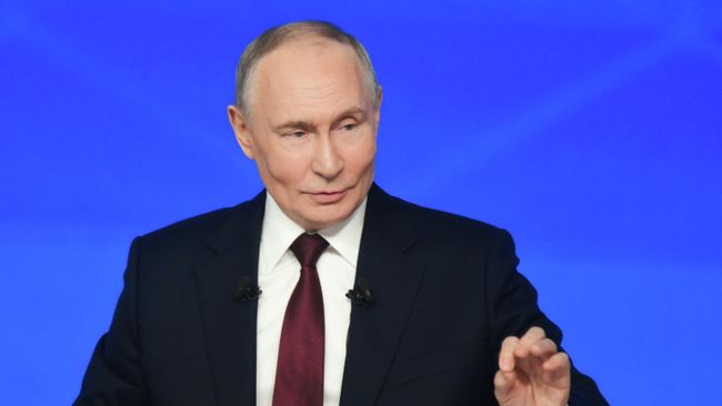 Президент РФ Владимир Путин отвечает на вопросы во время специальной программы Итоги года в Москве