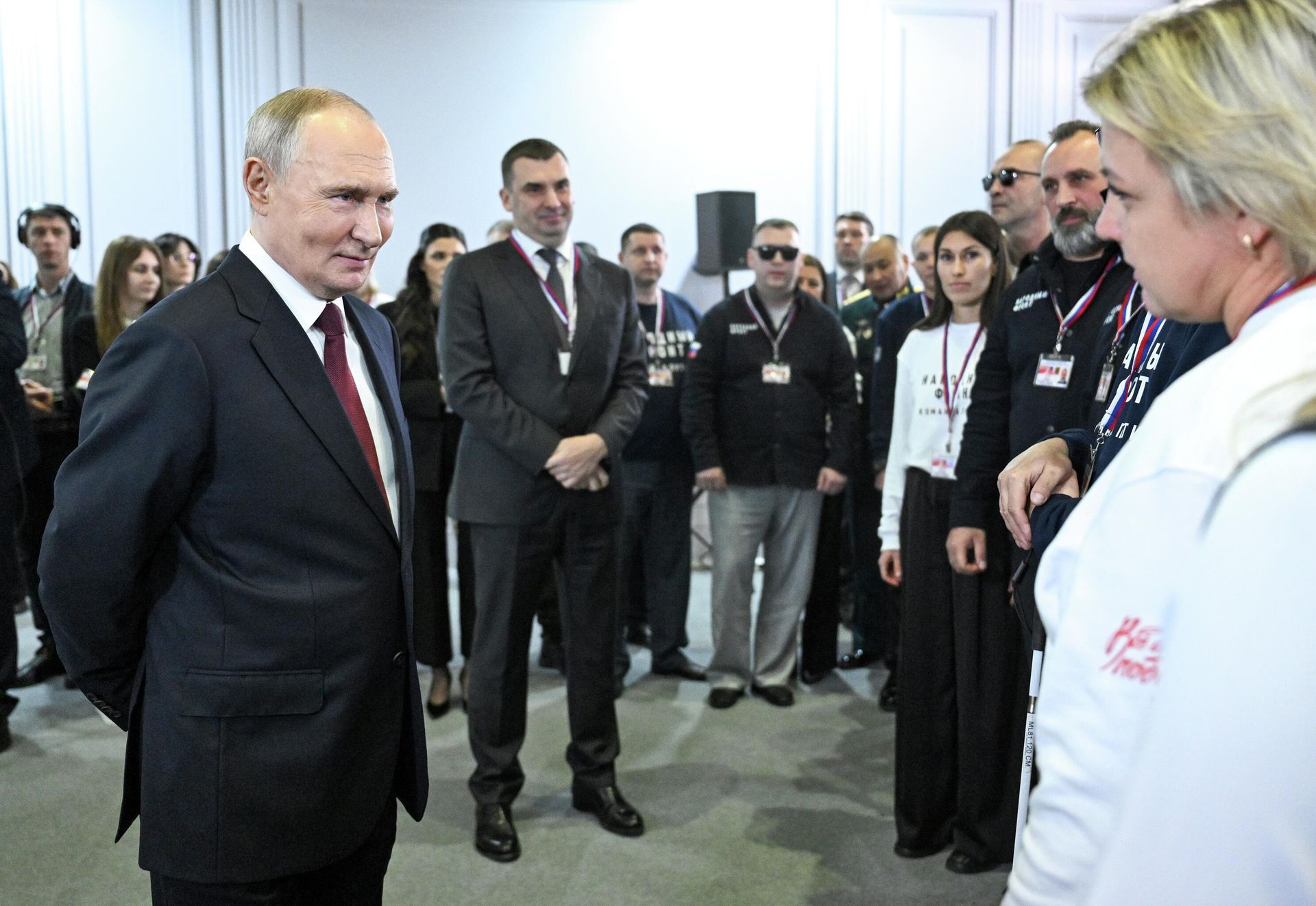 Президент РФ Владимир Путин на встрече с волонтерами движения Народный фронт За Россию - РИА Новости, 1920, 19.12.2025