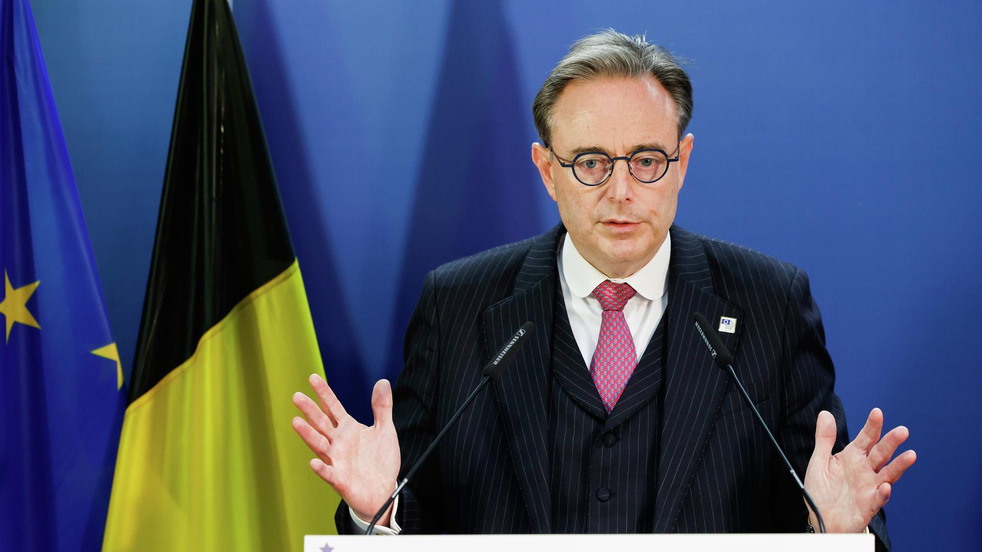 Премьер-министр Бельгии Барт де Вевер выступает на пресс-конференции в рамках саммита ЕС в Брюсселе Премьер-министр Бельгии Барт де Вевер выступает на пресс-конференции в рамках саммита ЕС в Брюсселе - РИА Новости, 1920, 02.02.2026