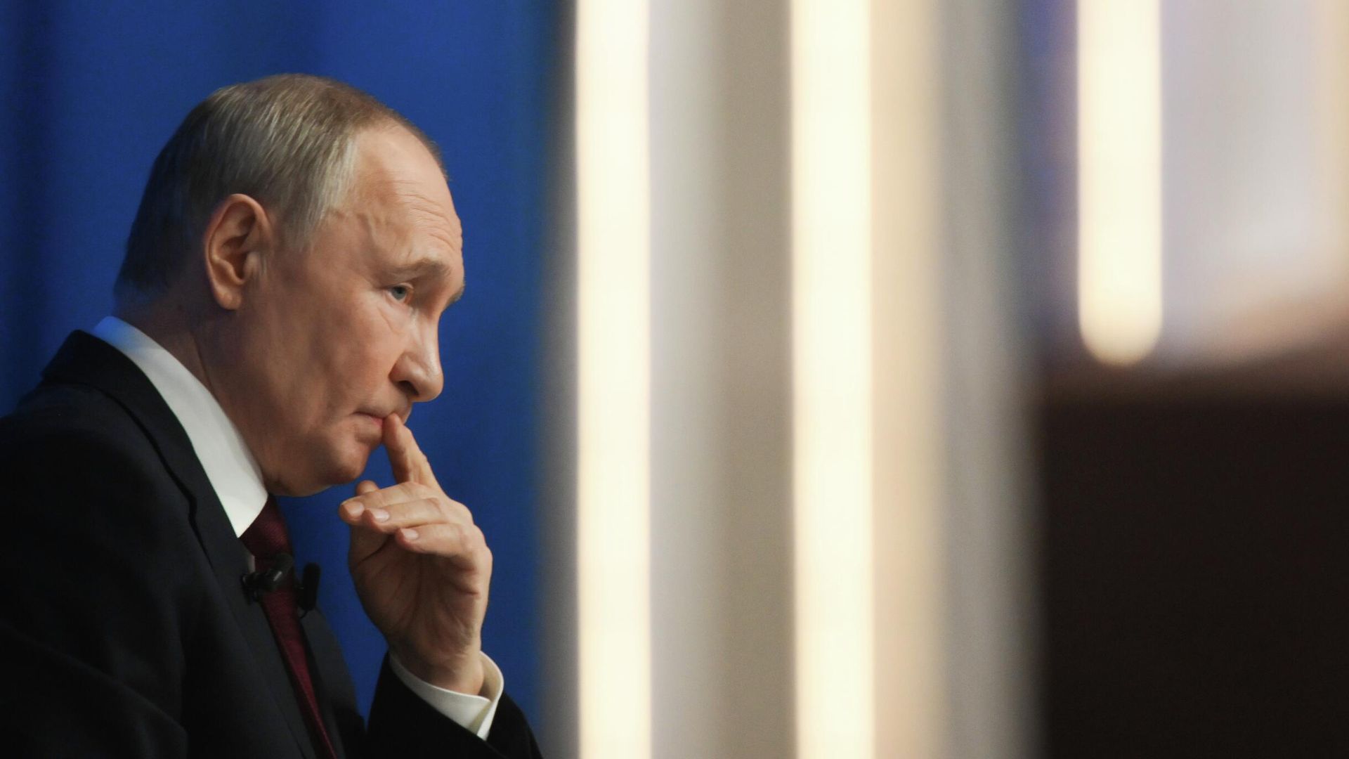 Президент РФ Владимир Путин отвечает на вопросы во время специальной программы Итоги года в Москве Президент РФ Владимир Путин отвечает на вопросы во время специальной программы Итоги года в Москве - РИА Новости, 1920, 21.12.2025
