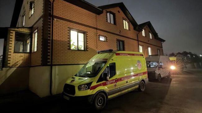 Экстренные службы возле пансионата Долгожитель в Видном Московской области, где произошло массовое отравление