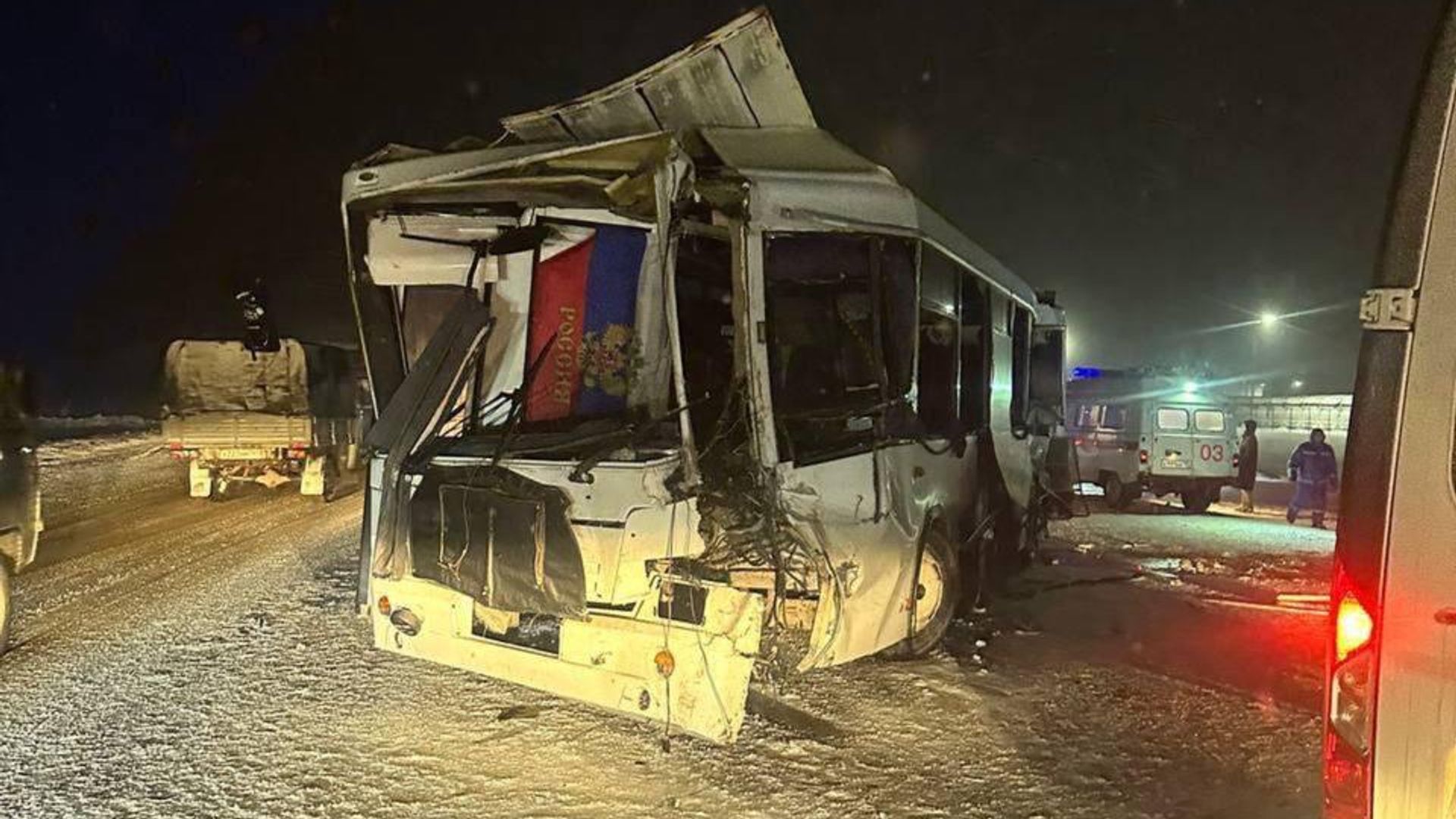 Последствия ДТП с автобусом и легковым автомобилем на трассе под Новосибирском Последствия ДТП с автобусом и легковым автомобилем на трассе под Новосибирском - РИА Новости, 1920, 20.12.2025