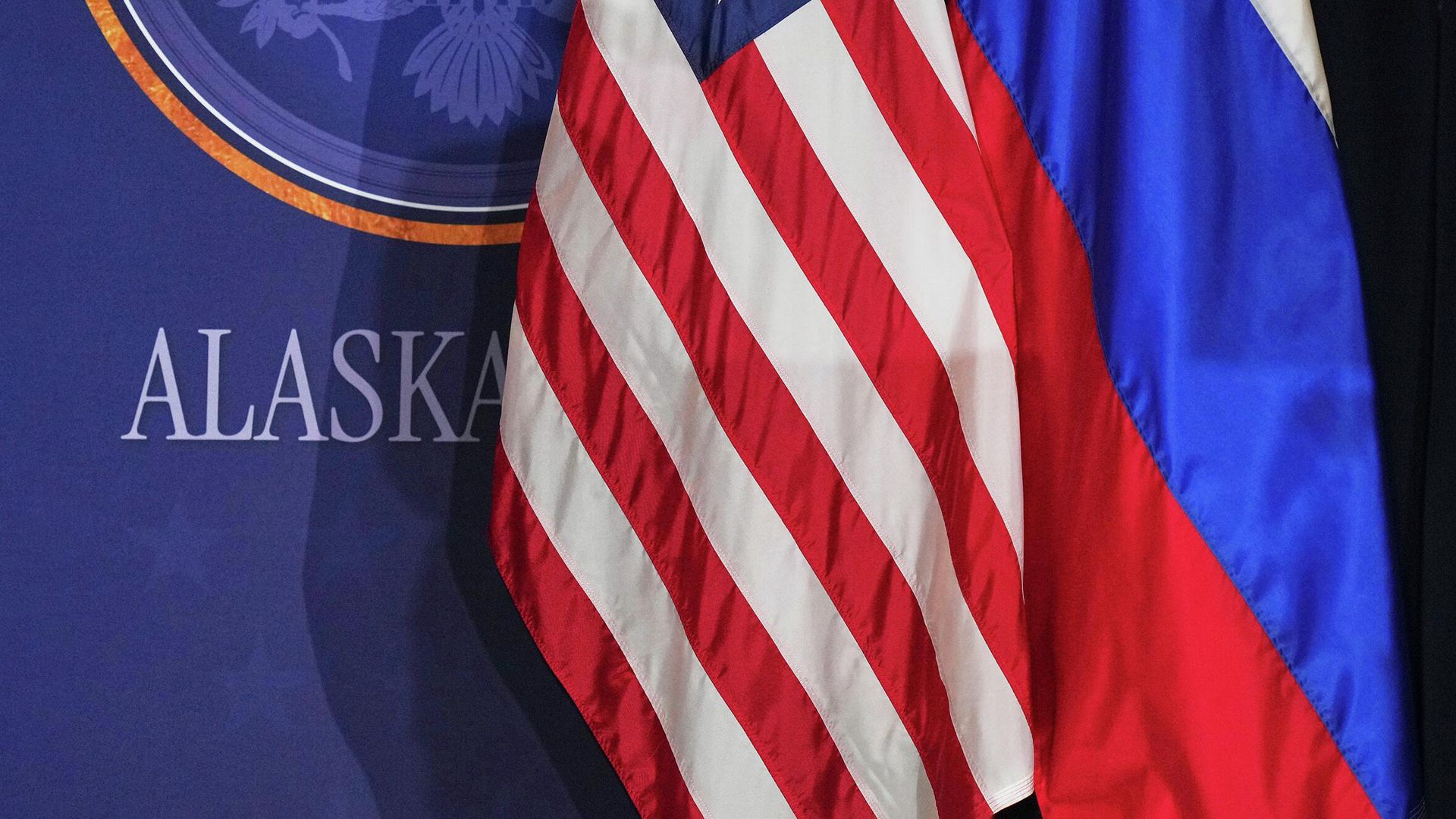 Флаги России и США - РИА Новости, 1920, 15.12.2025